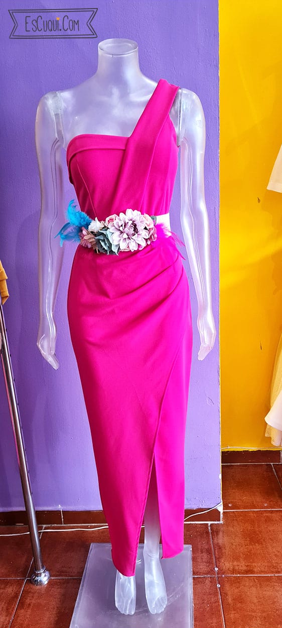 vestido largo hombro al aire fucsia cinturon flores
