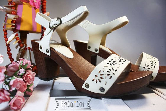 sandalias madera tacon