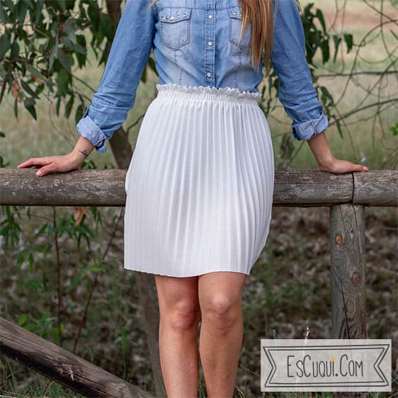 falda corta plisada lisa