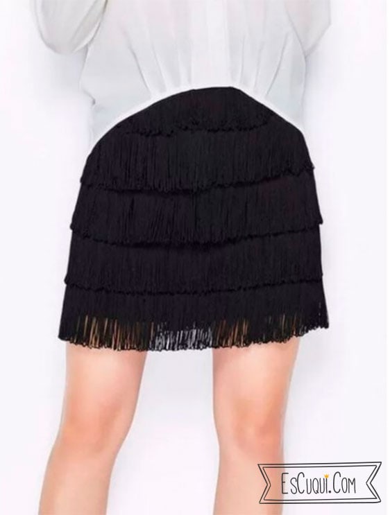falda corta flecos