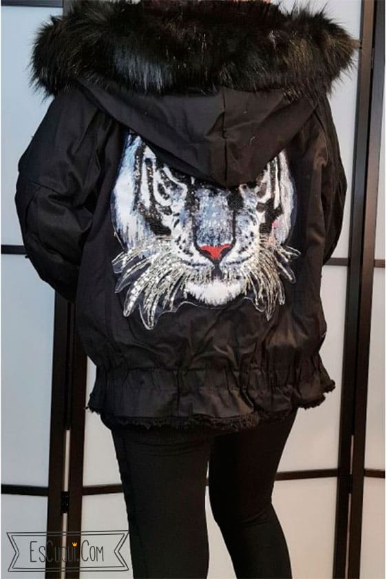 cazadora tigre capucha negra