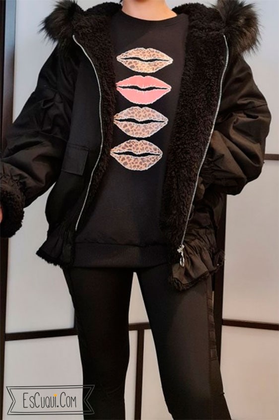 cazadora tigre capucha negra