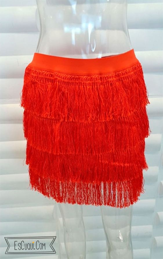 falda corta flecos