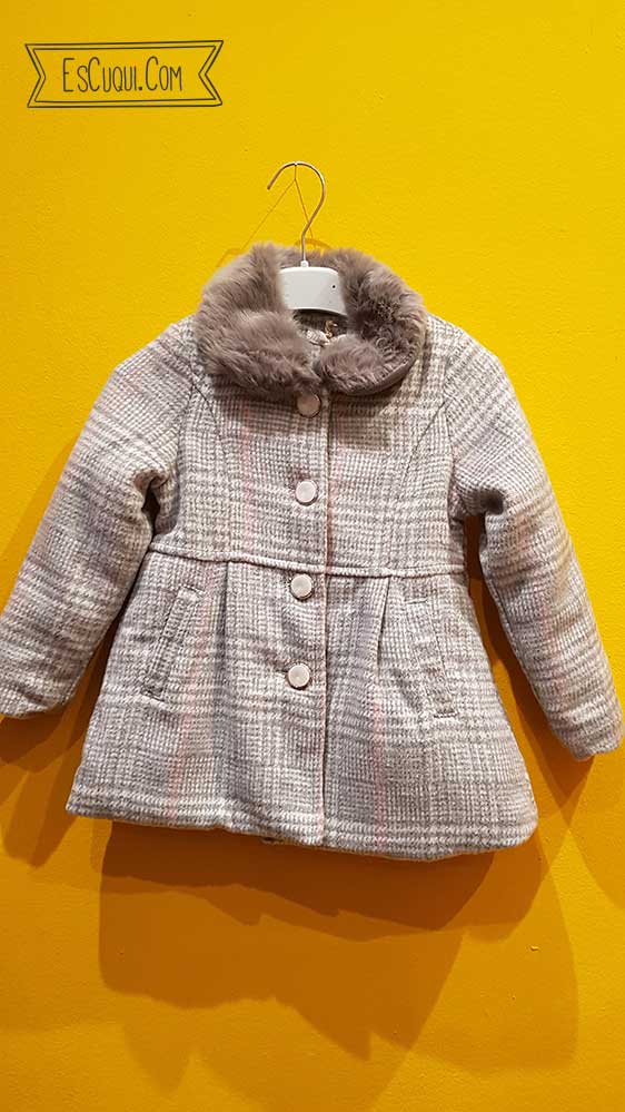 Abrigo bebe gris cuadros cuello pelo