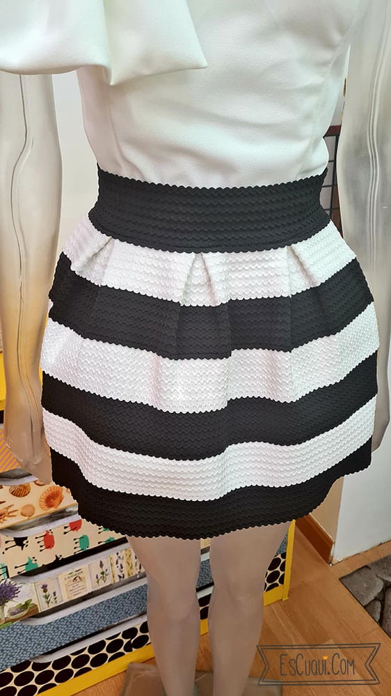 falda campanita rayas blanco y negro