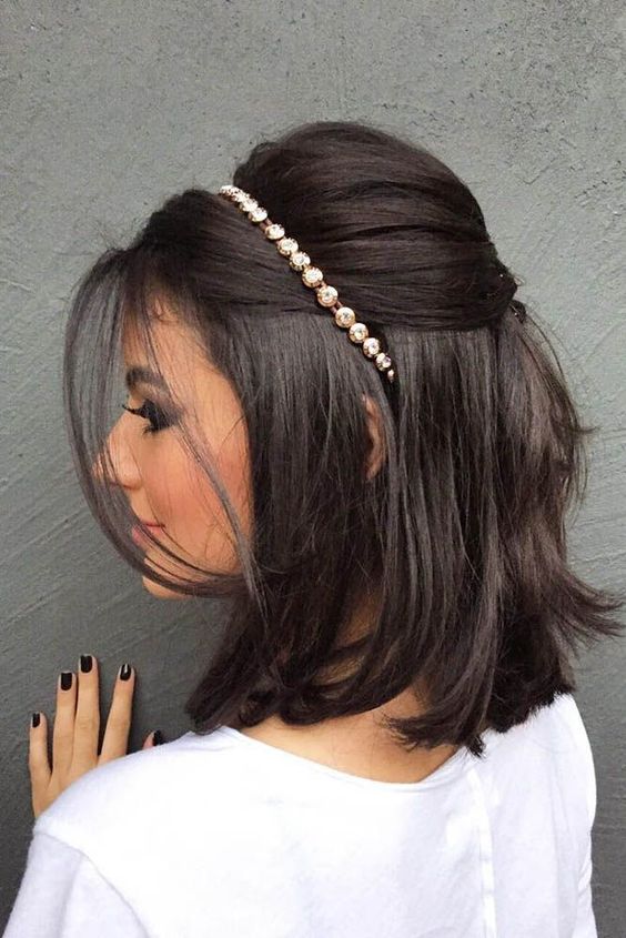 penteados long bob com topete meio preso