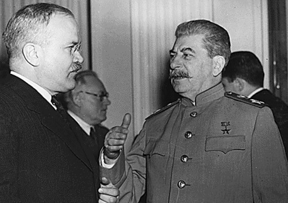 Op 8 augustus 1945 verklaarde de Sovjet-Unie bij monde van Vyacheslav Molotov, officieel de oorlog aan Japan, kort na de nederlaag van Nazi-Duitsland.
