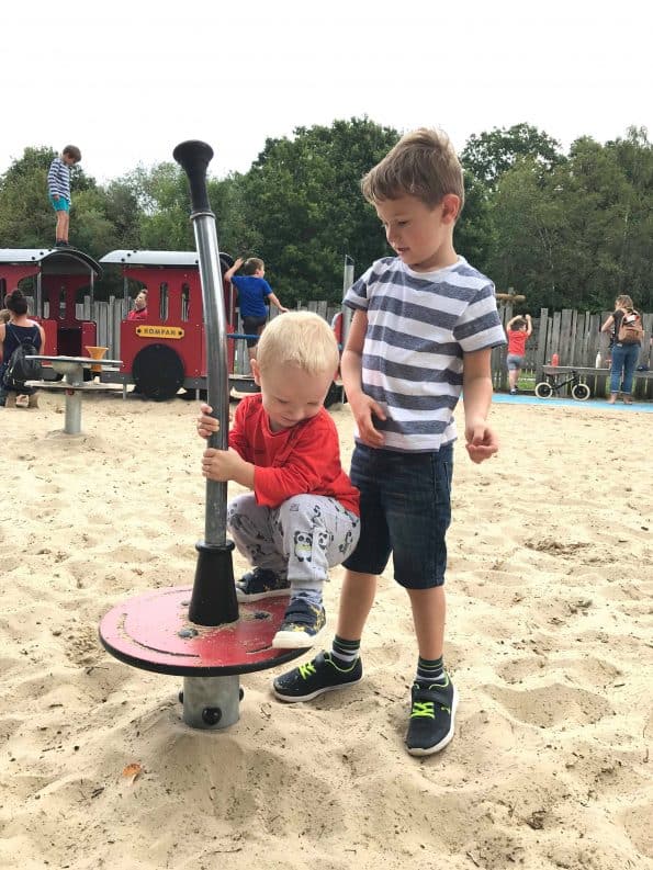 2 children playing