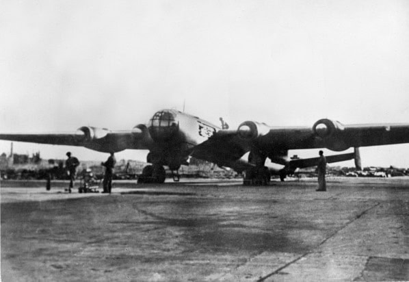 Heinkel He 274 V1 tijdens WOII - Ray Wagner Collectie Foto van de Heinkel He 274 V1, ontwikkeld tijdens WOII. Uit de Ray Wagner-collectie, San Diego Air and Space Museum.