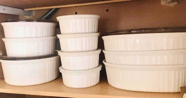 Organize a small kitchen: stack and nest bakeware