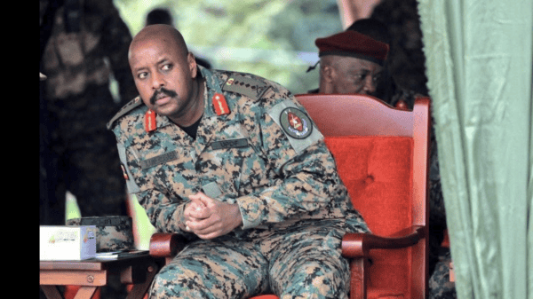 Le chef de l’armée ougandaise, Muhoozi Kainerugaba, également fils du président Yoweri Museveni,