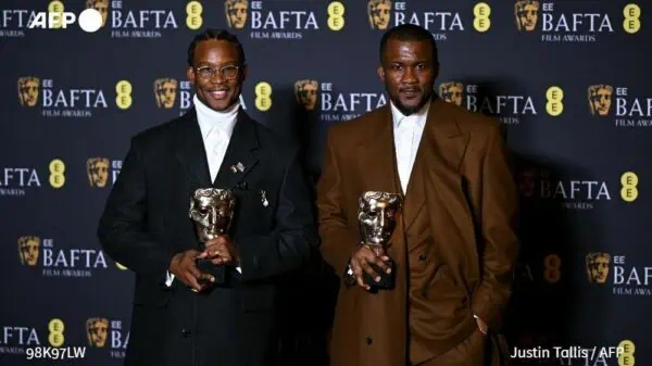 Le réalisateur anglo-nigérian Akinola Davies Jr. et le scénariste Wale Davies