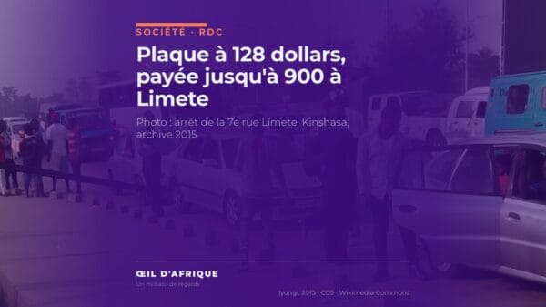 Véhicules à l'arrêt de la 7e rue Limete à Kinshasa, où se trouve le centre de délivrance de la plaque d'immatriculation RDC