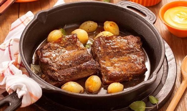 Costela Suína com mini Cebolas e Mostarda