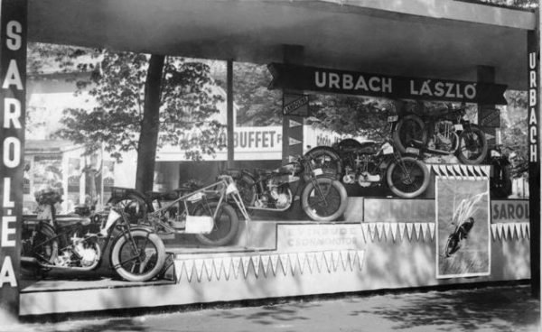 Urbach László-féle kerékpárok kiállításon, 1930-ban. Forrás: totalbike.hu