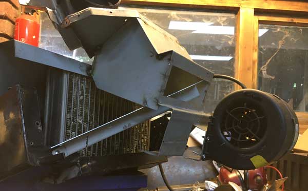 Herbouw kachel voor gecombineerde unit met airco 13 blower achteraan op werkbank