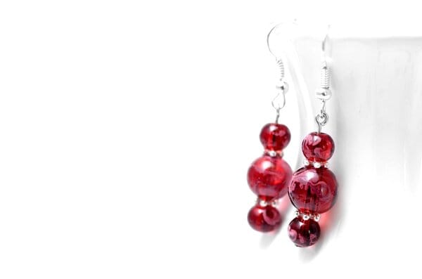 Weinrote Glasperlenohrringe für Weihnachten – Bild 2