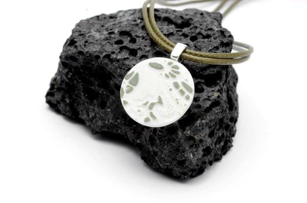 Halsreif mit olivgrünem Porzellanmedaillon – Bild 3