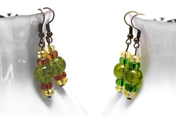 Herbstliche Hängeohrringe in Olivgrün