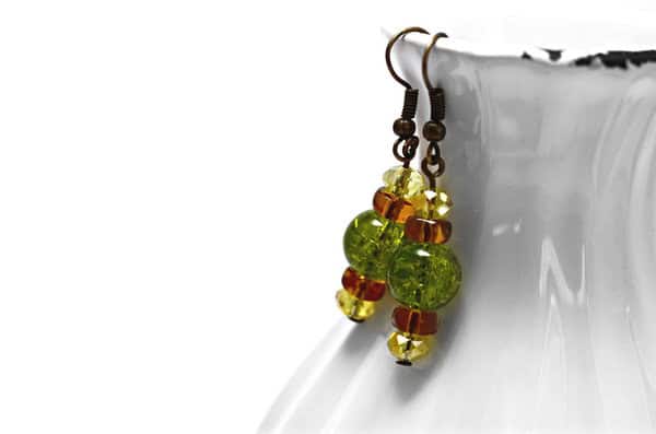 Herbstliche Hängeohrringe in Olivgrün – Bild 2