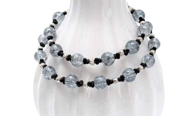 Schlichte Glasperlenkette mit grauen Perlen