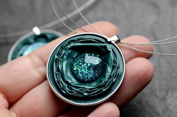 Upcycling Schmuck mit grünem Anhänger aus Kaffeekapsel – Bild 7