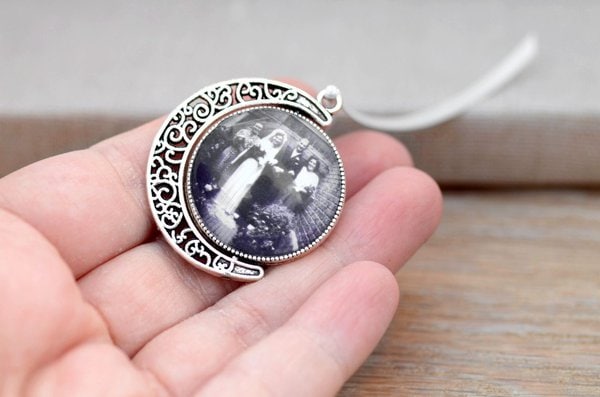 Drehbares Memorial mit 2 Fotos und filigranem Mond