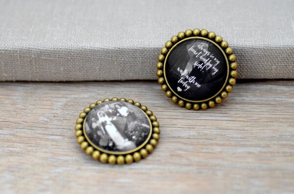 Memorial als Vintage Brosche