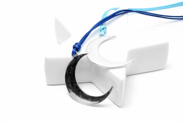 Lange Statementkette mit großem Mondanhänger