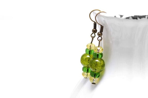 Herbstliche Hängeohrringe in Olivgrün – Bild 3