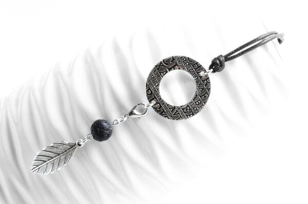 Lange Kette mit rundem Anhänger und Wechselcharm – Bild 2