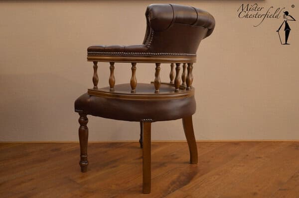 chesterfield_captains_chair_detail_3