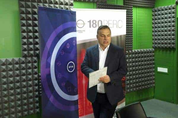 Orbán Viktor érkezik a stúdióba Koszticsák Szilárd / MTI
