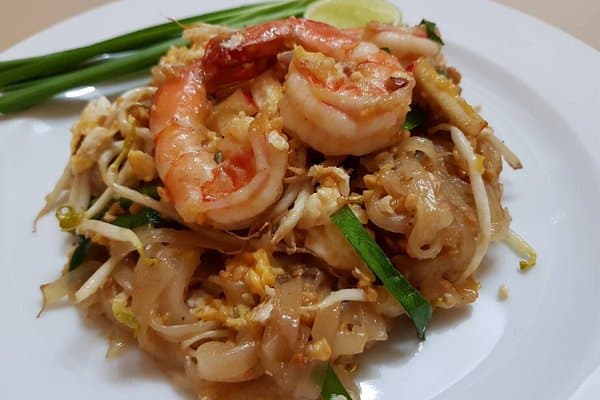 pad thai in bangkok