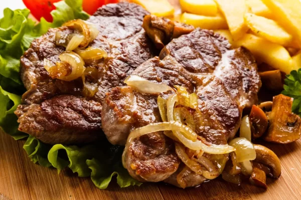 Bife acebolado