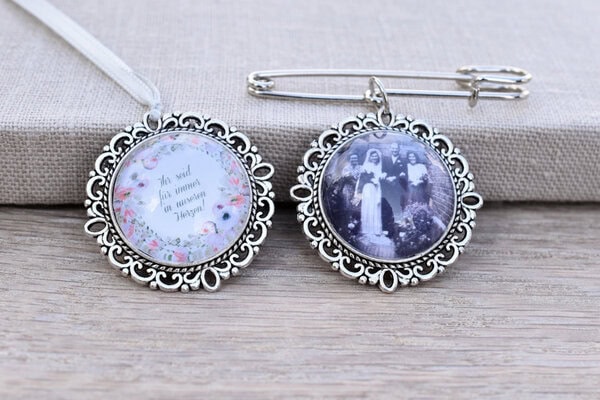 Rundes und einfaches Memorial mit vielen Details