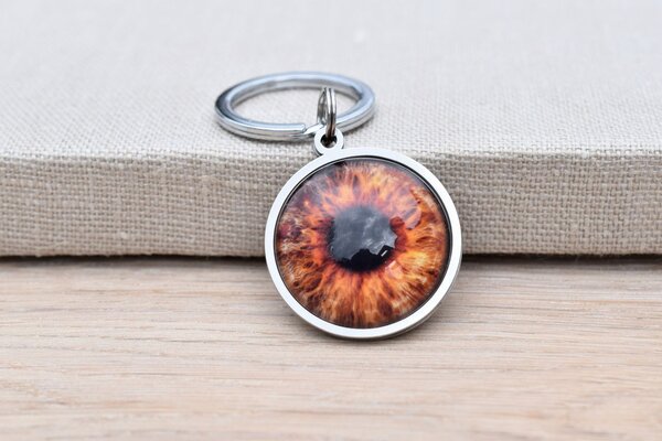 Augen Ringe Schlüsselanhänger, personalisiertes Accessoire mit Iris-Design, individuelle Schmuckidee für Geschenk, Original Schmuckstück von Perlokraphy.