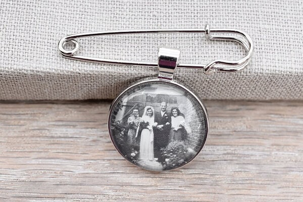 Erinnerungsanhänger mit Foto, personalisierte Schmuck-Geschenke, sentimental, Schmuck mit Foto, hochwertige Gravur, individuell, Geschenkidee, besonderes Accessoire, sentimental, heiratsgutschein, emotionales Andenken.