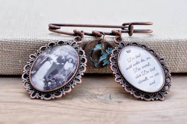 Hochzeit Erinnerungsschmuck mit Blumenanhänger und Foto Medaillons