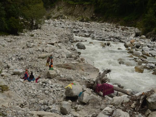 trek to ghangaria @lemonicks.com