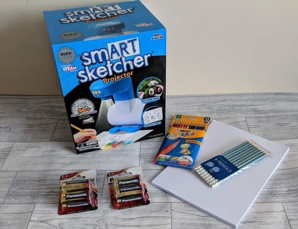 boxed snart sketcher with batteries, paper, pencils and pens
