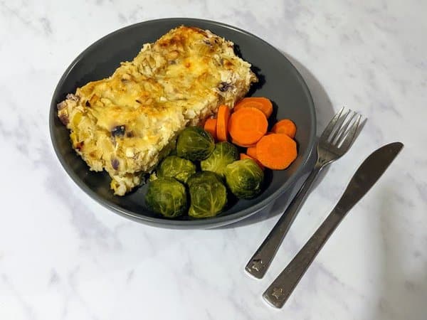 Cheesy leek and potato pie