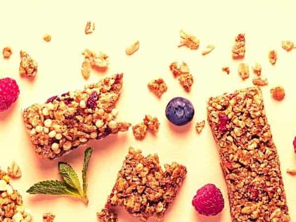 healthy snacks of cereal bars and berries