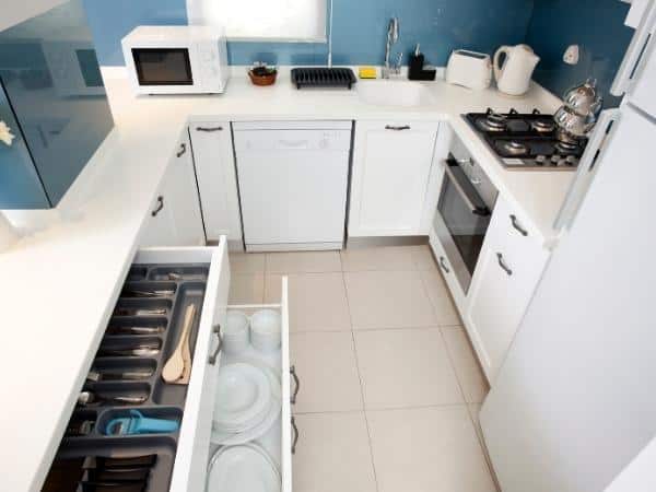 white gloss kitchen