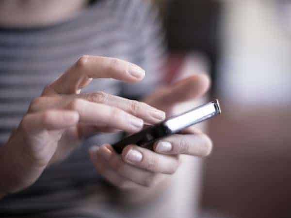ladies hands holding a smartphone