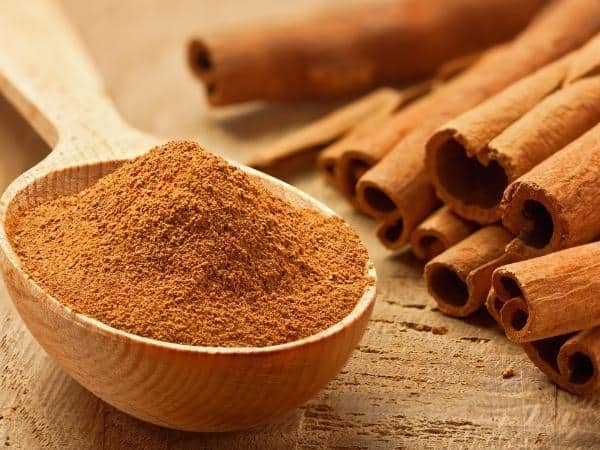 cinnamon sticks and ground cinnamon