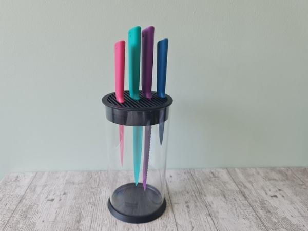 knife block set of coloured knives
