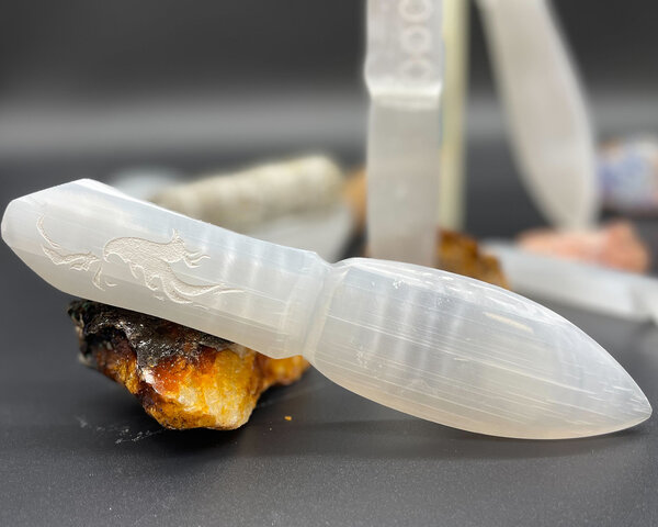 Coltello Cerimoniale in Selenite (Athame) Lasciare andare il passato - immagine 3