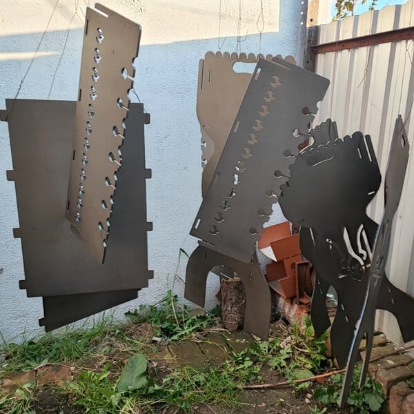 Мангал со съемными полками, съемным грилем и двумя полками под жаровней. Чертеж DXF