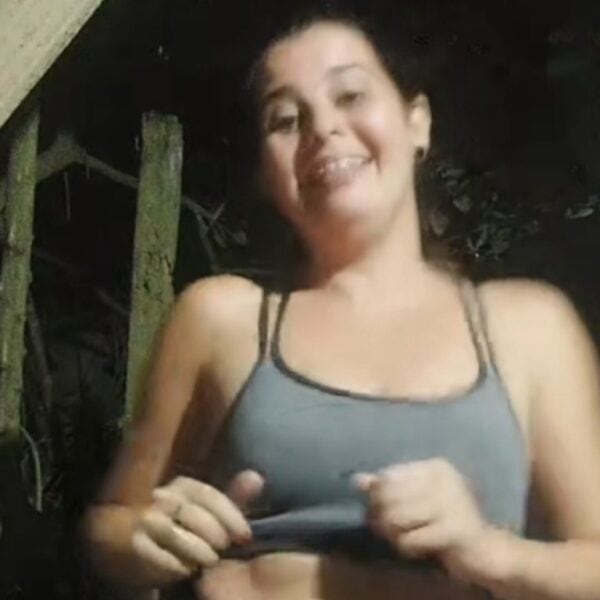 Cristina dancing “Tem Cabaré Essa Noite”